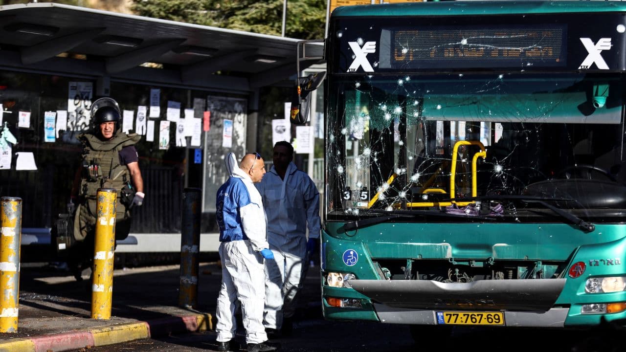 Dy shpërthime me bomba në stacionin e autobusëve në Jerusalem, 1 i vdekur dhe disa të plagosur