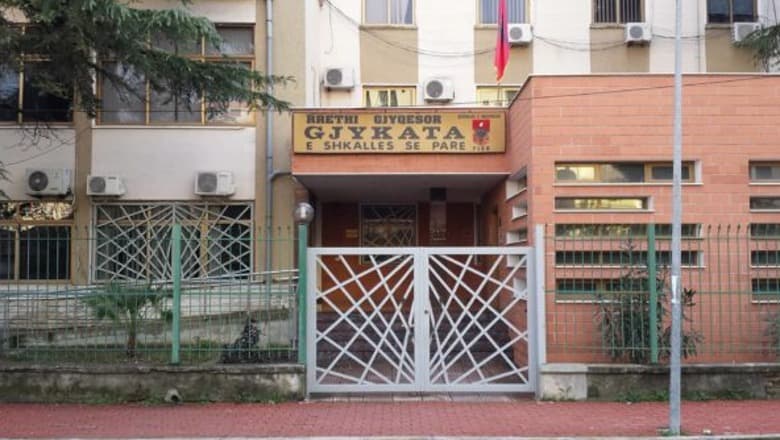 Sherr në gjykatë pas një gjyqi për pronat në Fier, dhunohet një avokat