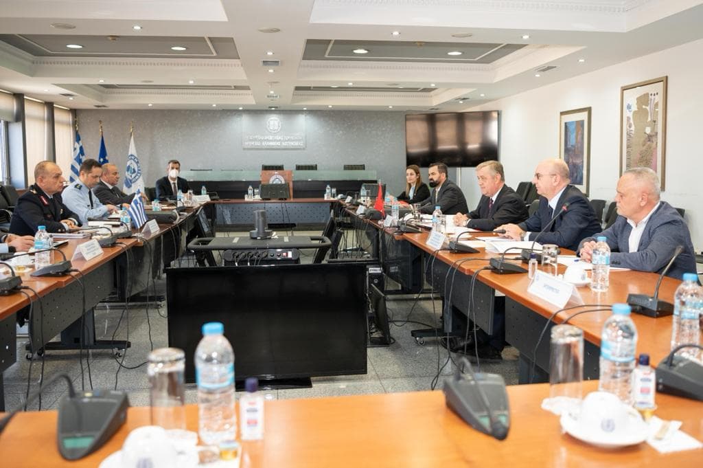Rrumbullaku takon homologun grek: Grupe të përbashkëta hetimore, për goditjen e grupeve kriminale