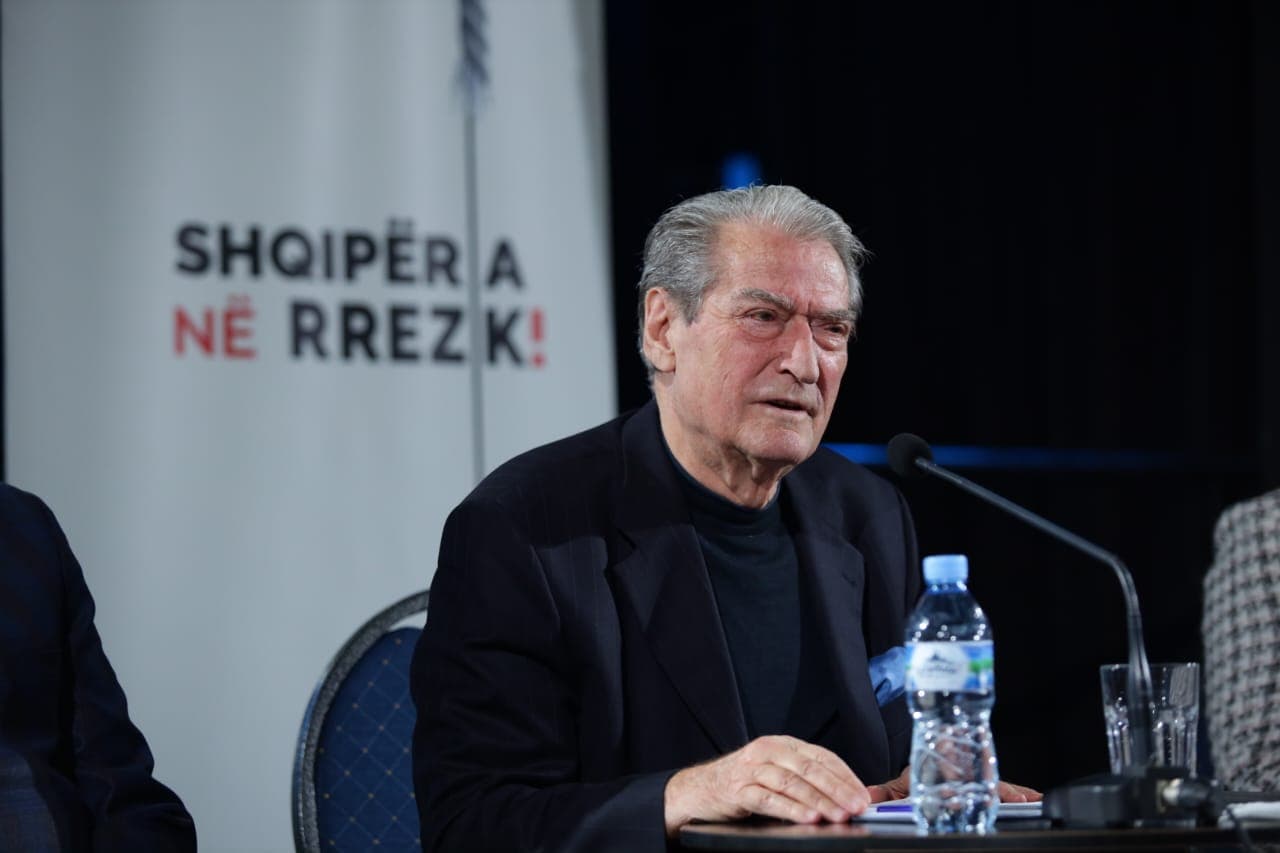Berisha: Rama i tmerruar nga protesta, anuloi pushimin e administratës, se ata do të derdheshin në shesh
