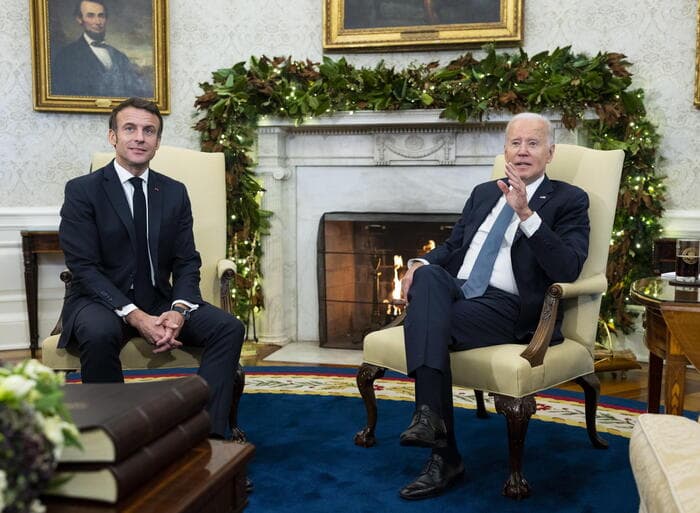 Ukraina, Biden: Do të flas me Putinin nëse ai jep shenja se do të ndalojë luftën