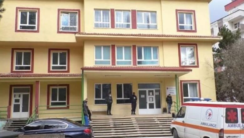 Pogradec/ Konsumuan aksidentalisht lëndë kimike helmuese, burrë e grua përfundojnë në spital