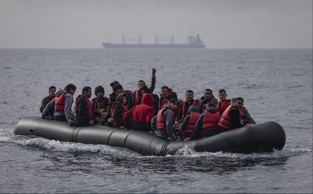 Britania e Madhe “në luftë” me emigrantët, kryeministri i vendosur në ashpërsimin e legjislacionit