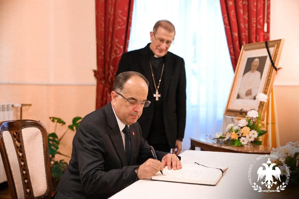 Begaj mesazh ngushëllimi për Papa Benediktin: Filozof dhe teolog i madh i dedikuar ndaj besimtarëve të tij