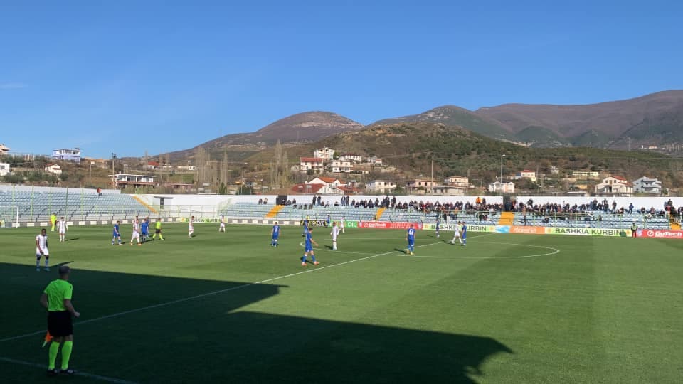 Triumf me përmbysje, Tirana mposht Laçin