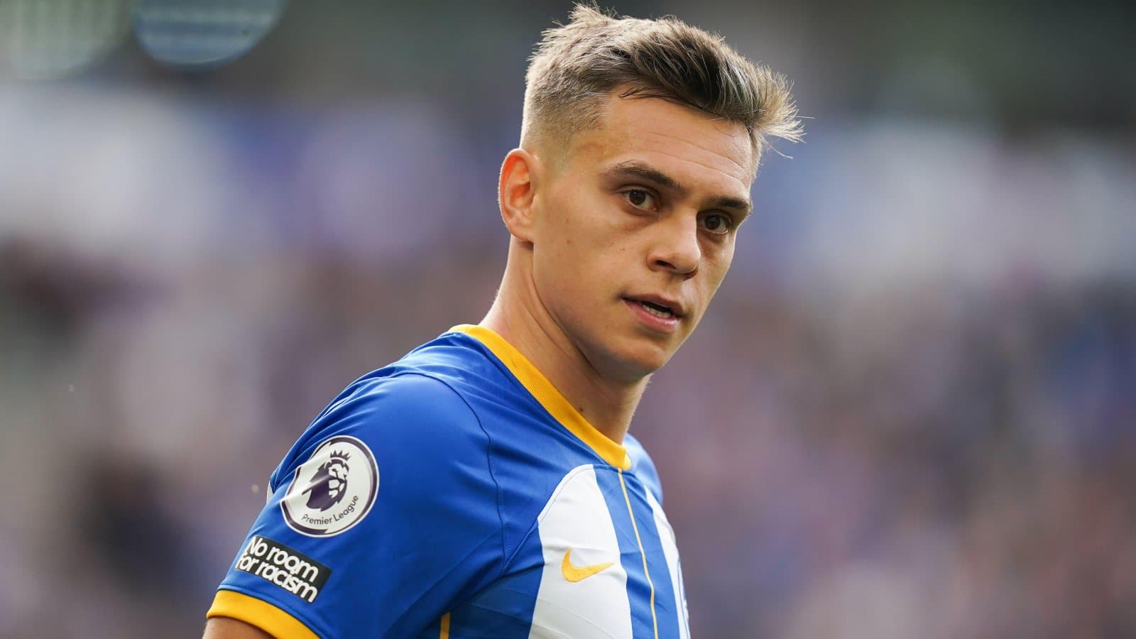 Arsenal vihet në ndjekje të Trossard