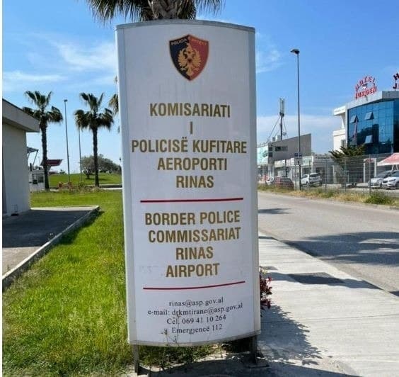 Tentuan të kalonin kufirin me dokumente të falsifikuara/ Arrestohet tre shtetas turq në Rinas