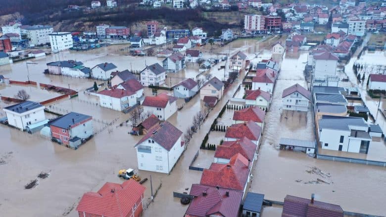 Përmbytje në Kosovë/ Mitrovica e Skënderaj, gjendje të jashtëzakonshme. Qeveria: Kemi ngritur nivelin e gatishmërisë