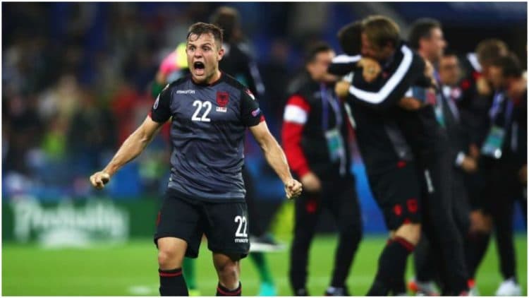 Zyrtare/ Amir Abrashi rinovon kontratën me skuadrën zvicerane