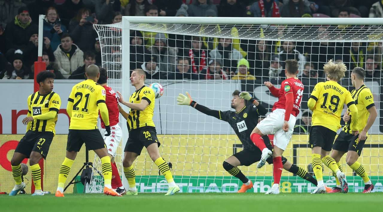 Triumf me përmbysje, Dortmund ia del në fund