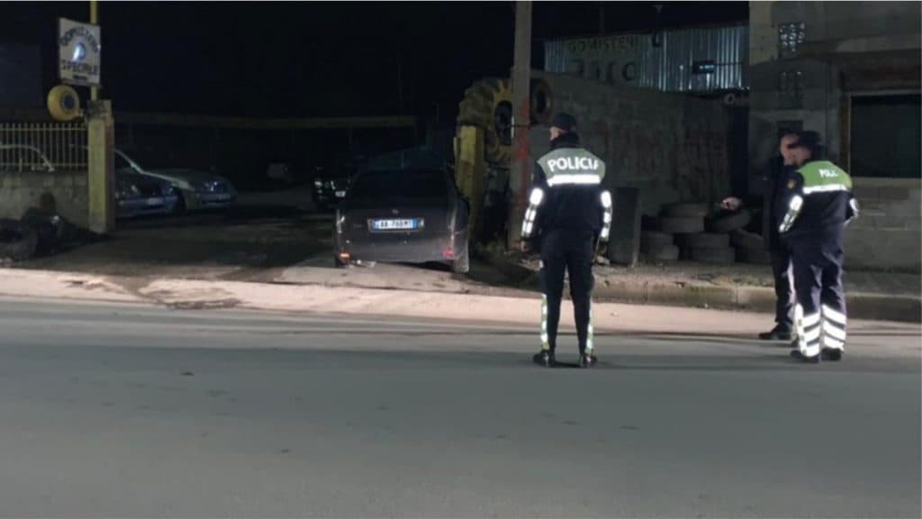 Aksidentoi makinën e prefektit në Korçë, arrestohet shoferi i dehur