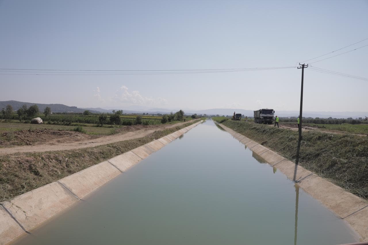 Vlorë, gjendet i vdekur një person në një kanal me ujë