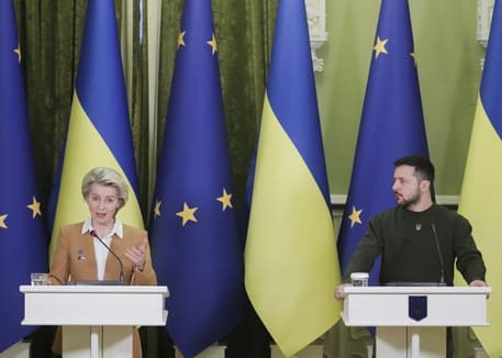 Von der Leyen: Së shpejti do krijohet në Hagë një qendër që do ndjekë penalisht krimet në Ukrainë