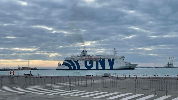 Parashikime për mot të keq/ Anulohen lundrimet me traget nga Porti i Durrësit drejt Barit