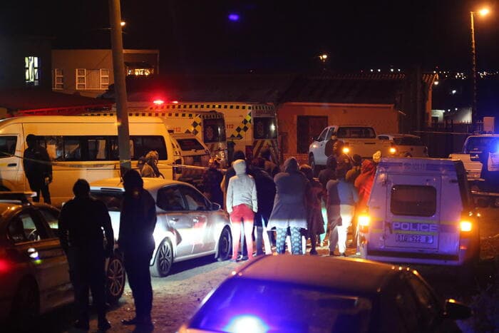 Përplasje mes autobusit dhe makinës së blinduar, 20 të vdekur në Afrikën e Jugut