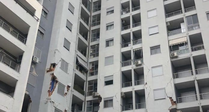 Gjendet një person i djegur, në një pallat të braktisur në Durrës