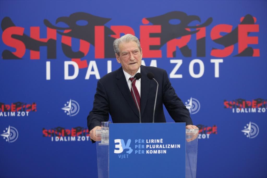 Rrëzimi i bustit të Hoxhës, Berisha: Pa 20 shkurt, s’do të kishte triumf të revolucionit demokratik