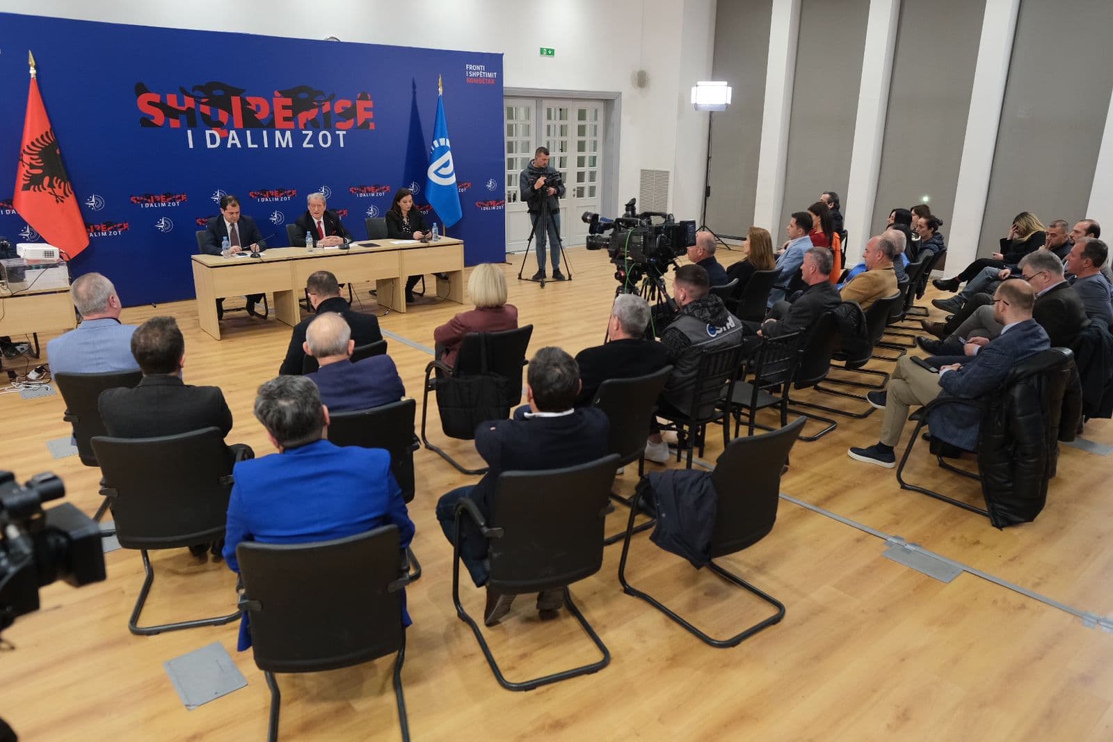 Berisha: Jemi në një revolucion, protestat tona janë paqësore, Rama është i interesuar për dhunë