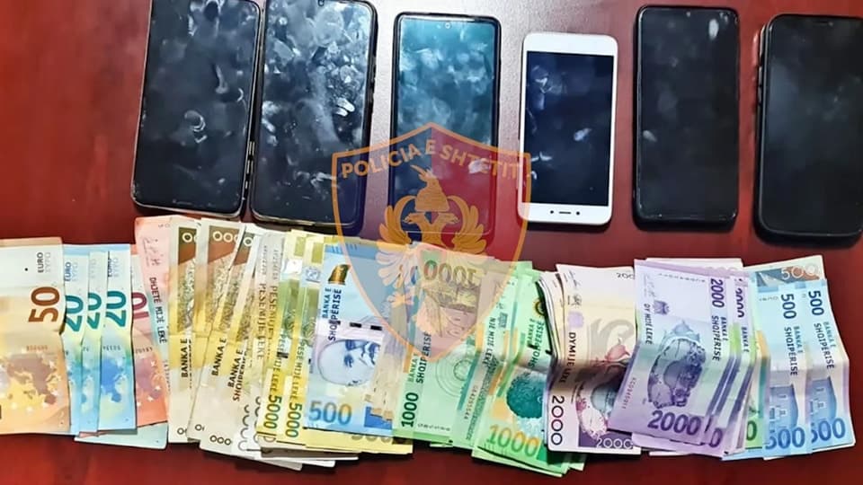 Lojëra fati të paligjshme në dy lokale, arrestohen 6 persona në Devoll