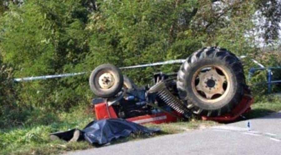 Humb kontrollin e zetorit dhe përmbyset, vdes 60-vjeçari në Gramsh