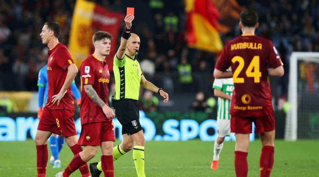 Sassuolo triumfon ndaj Romës, Kumbulla godet kundërshtarin dhe ndëshkohet me karton të kuq