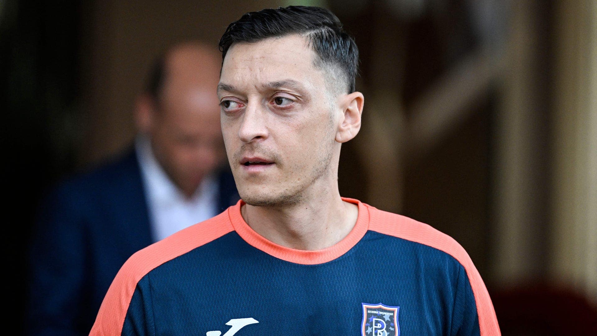 Zyrtare, Ozil tërhiqet nga futbolli i luajtur
