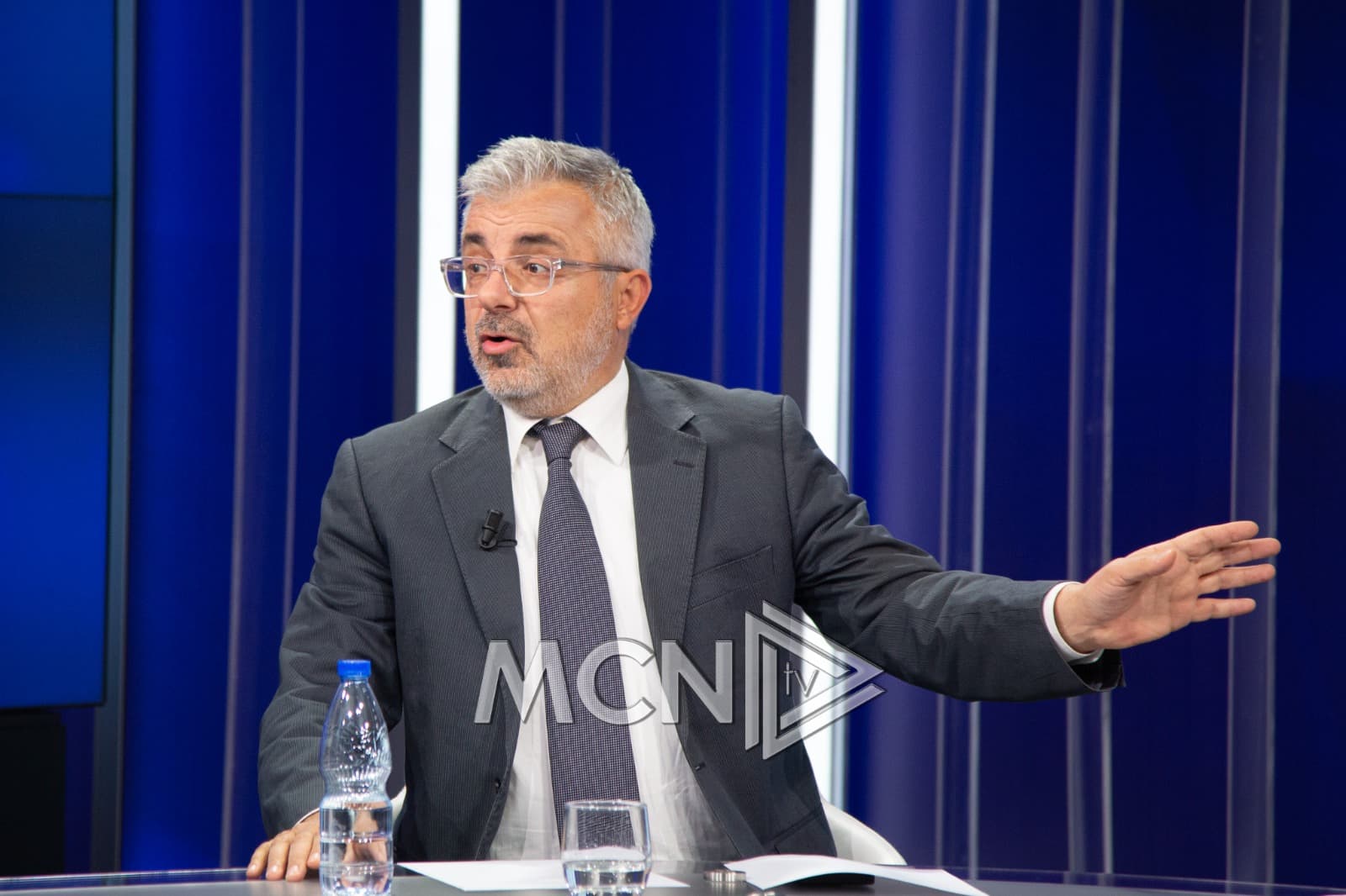 Sejamini: PS ka fryrë administratën publike dhe ju rrit pastaj rrogën