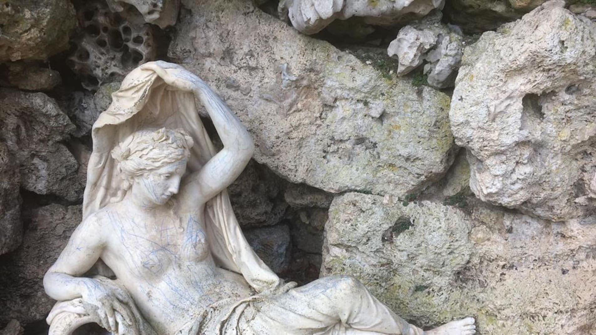 Vandalizohet skulptura mbi 200 vjeçare e nimfës së ujit