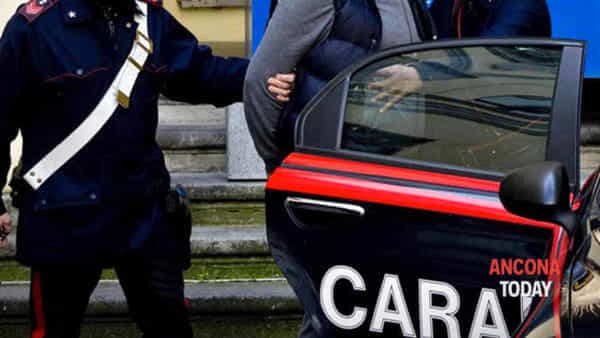 Itali, shqiptari kapet me 5 kg kokainë dhe 40 mijë euro në banesë