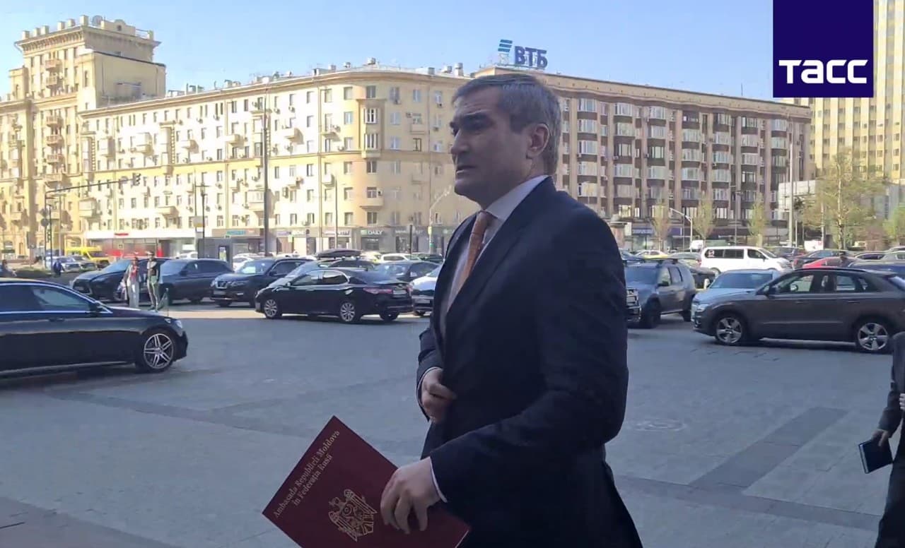 Rusia dëbon një diplomat moldav