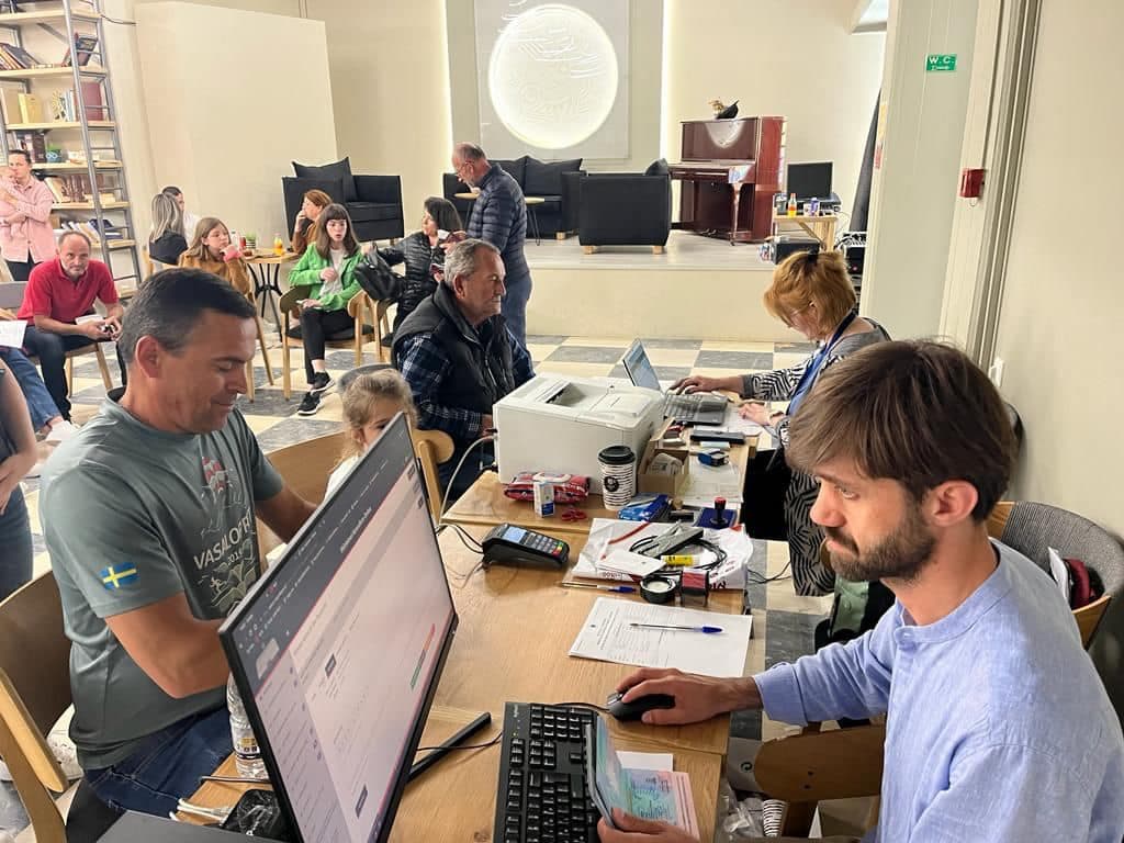 Shqiptarët në Greqi do mund të marrin dokumente biometrike në Kretë, Rodos dhe ishujt përreth