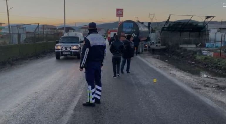 Aksident i trefishtë në hyrje të qytetit të Fierit