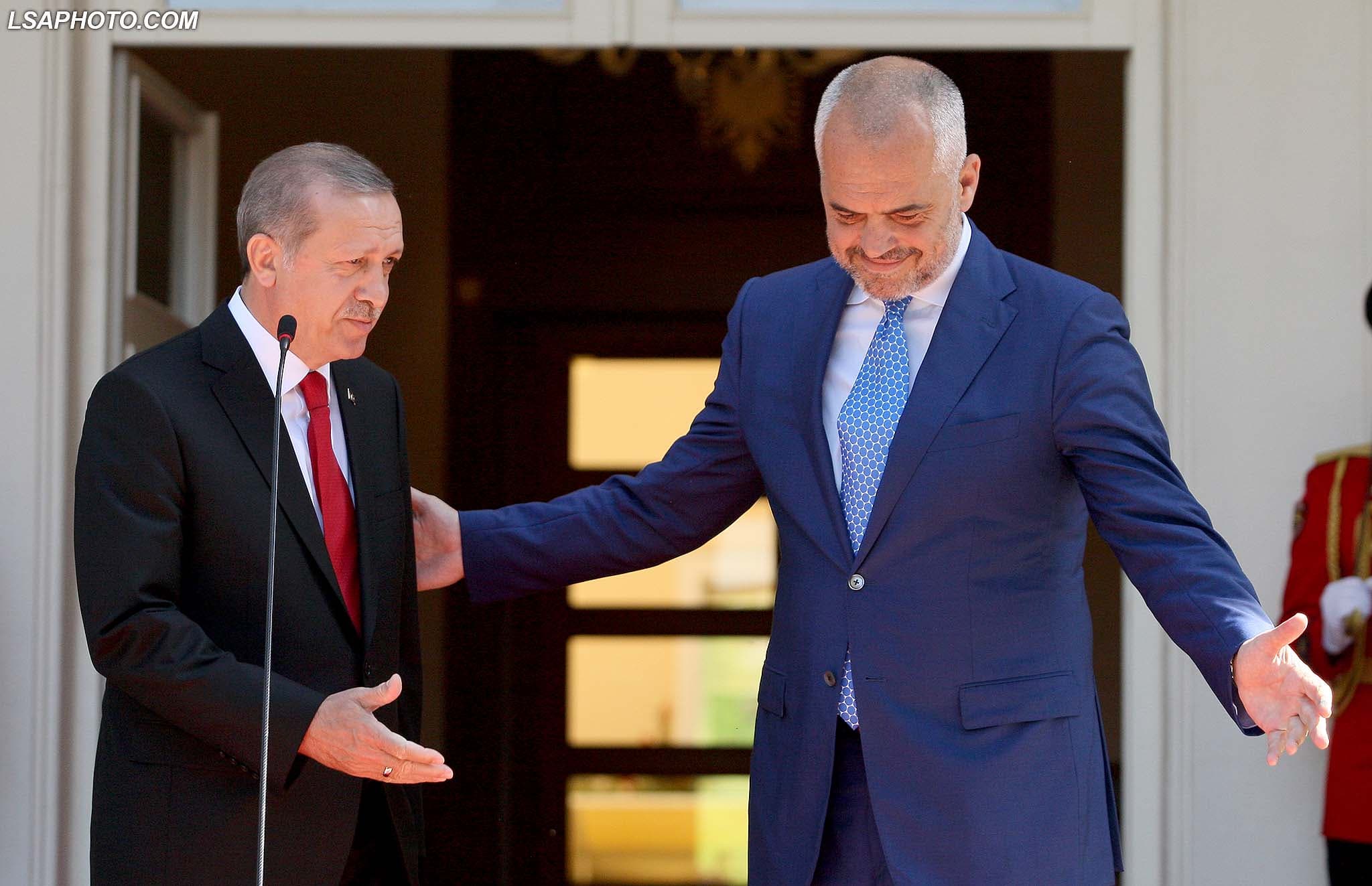 Marrëveshja për drithin nga Ukraina/ Rama uron Erdogan për ndërmjetësimin