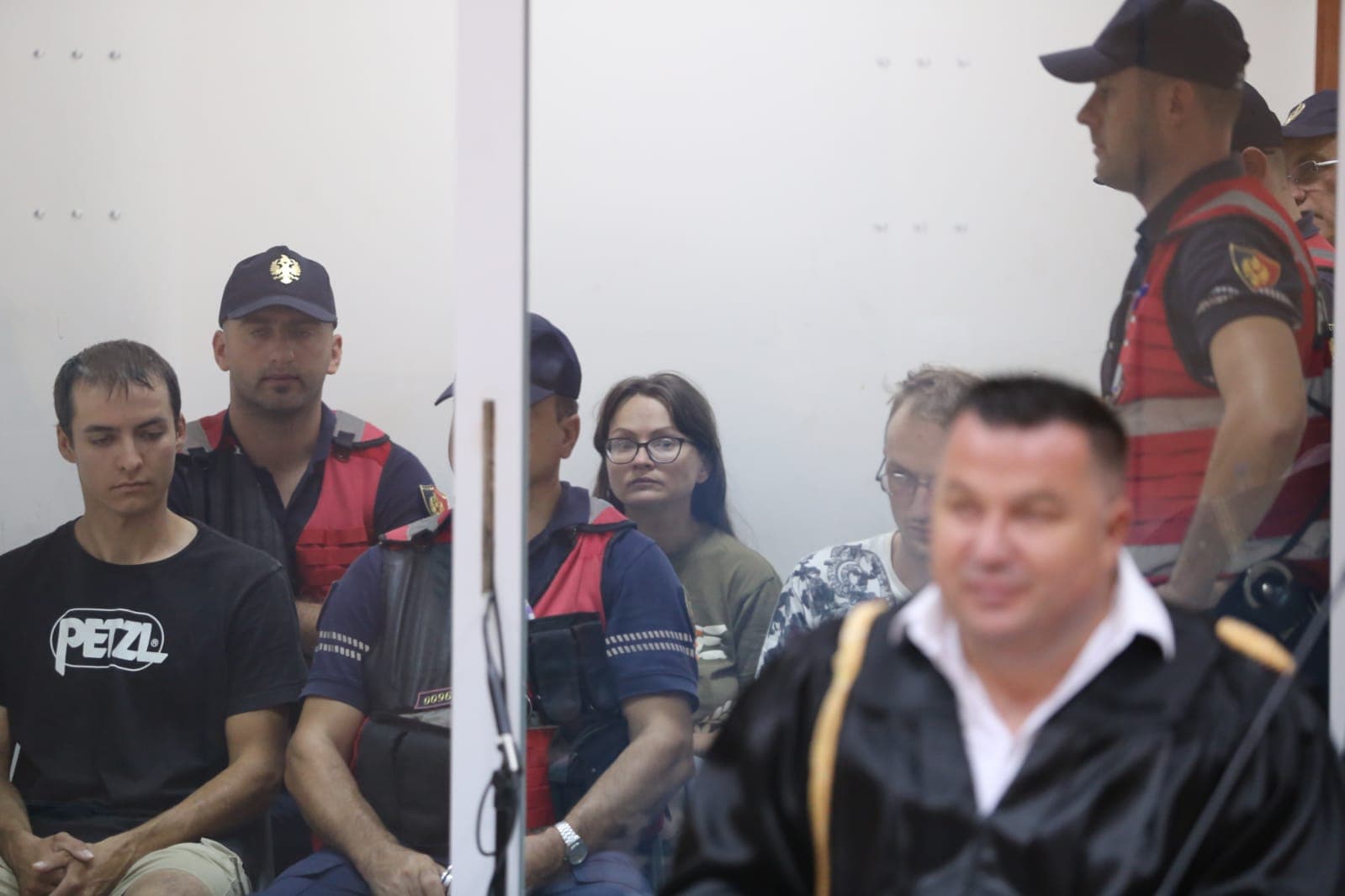 Gjykata e Elbasanit liron tre “spiunët” e kapur në Uzinën e Gramshit