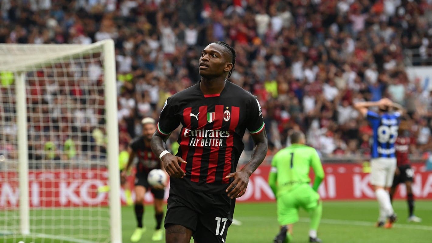 Zyrtare, Leao rinovon me Milanin