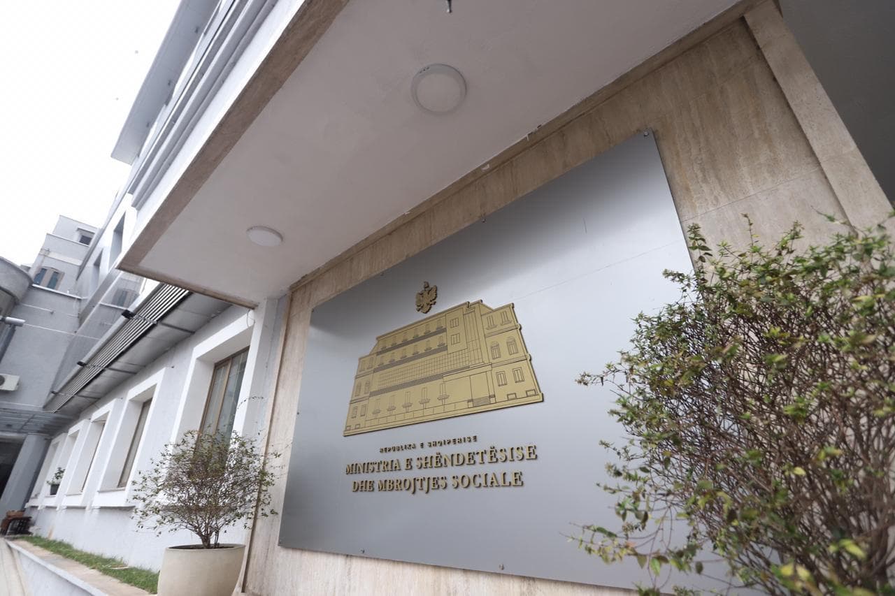 Korrupsion tek Ministria e Shëndetësisë, arrestohet Sekretarja e Përgjithshme