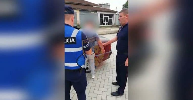 Ndihmonte emigrantët e paligjshëm të kalonin kufirin, kapet 36-vjeçari