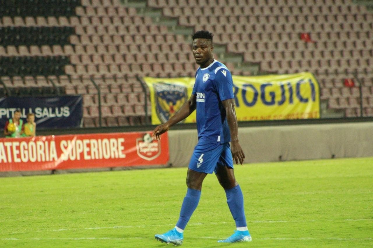 E njeh mirë Superioren, Tirana arrin marrëveshjen me mbrojtësin nigerian