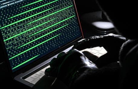 Shtohen sulmet ndaj faqeve të tregtisë elektronike në Evropë
