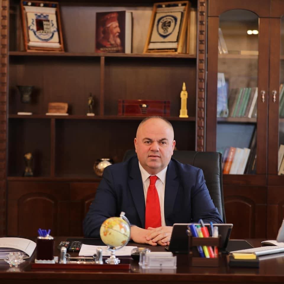 Dorëhiqet kryebashkiaku i Kukësit