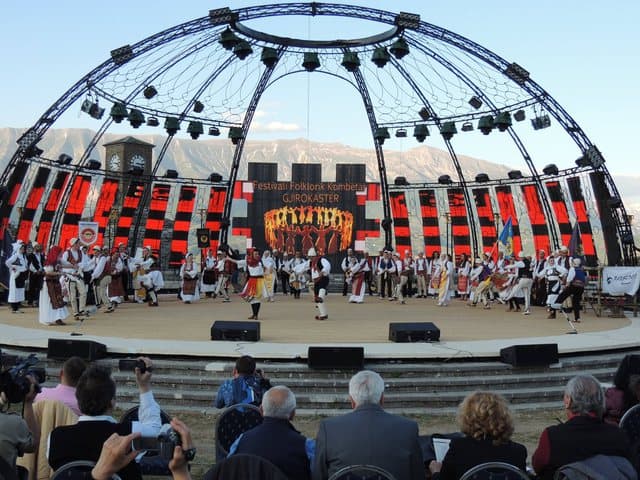 Rikthehet pas 8 vitesh Festivali Folklorik Kombëtar në Gjirokastër