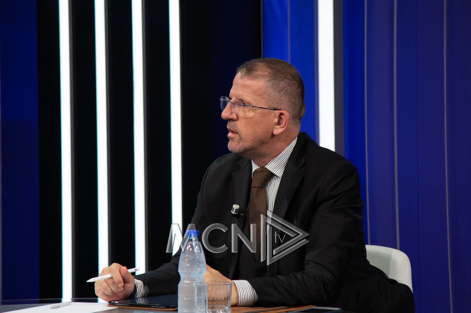 “Nëse s’do ishte kryetar bashkie a do arrinte të kryente marrëdhënie me Alma K. ?”