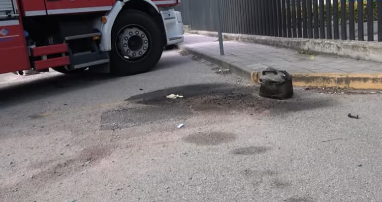 Një i ri në Tiranë lyhet me benzinë dhe i vë flakën vetes