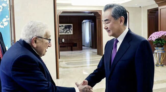 Kina, Xi Jinping takohet me Henry Kissinger në Pekin