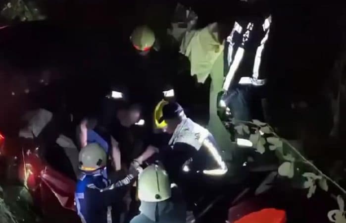 Makina bie në humnerë në fshatin Fortuzaj në Tiranë, 1 i vdekur
