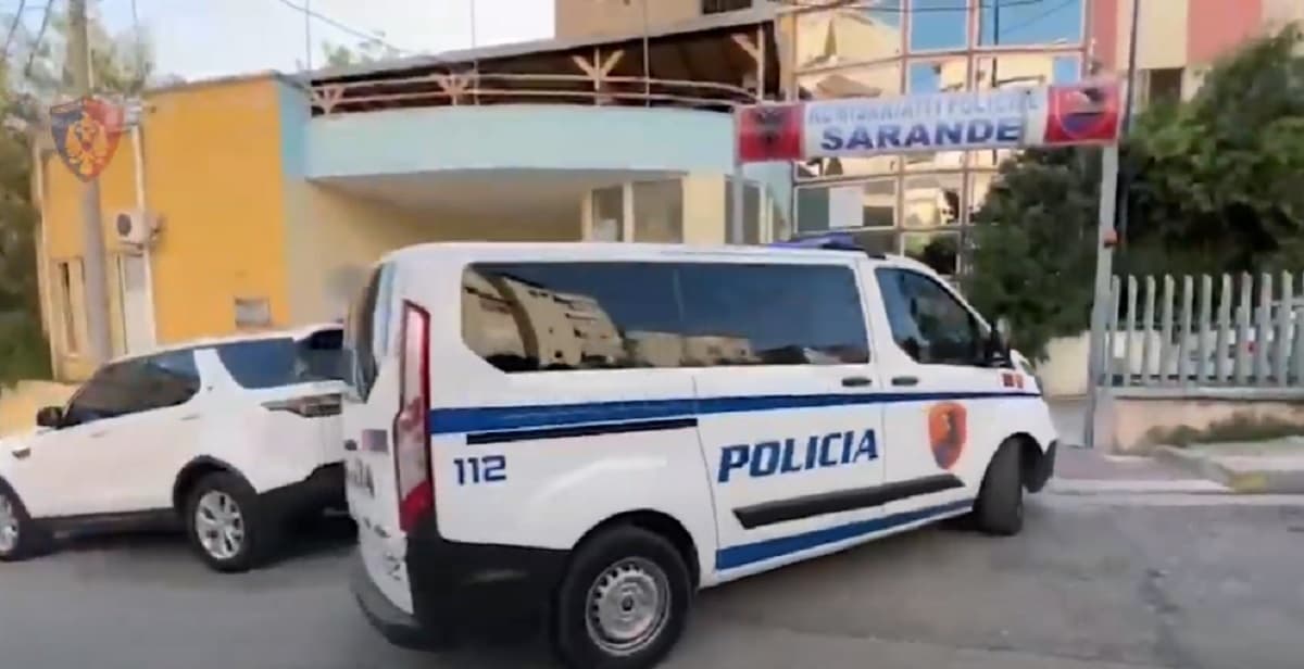 Sarandë/ Kishin zënë hapësirat publike për parking pa pagesë dhe i merrnin para turistëve, procedohen 4 persona