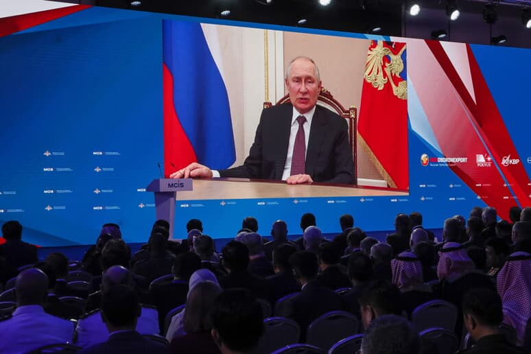 Putin: Perëndimi nxit konfliktet në botë, përfshirë Ukrainën