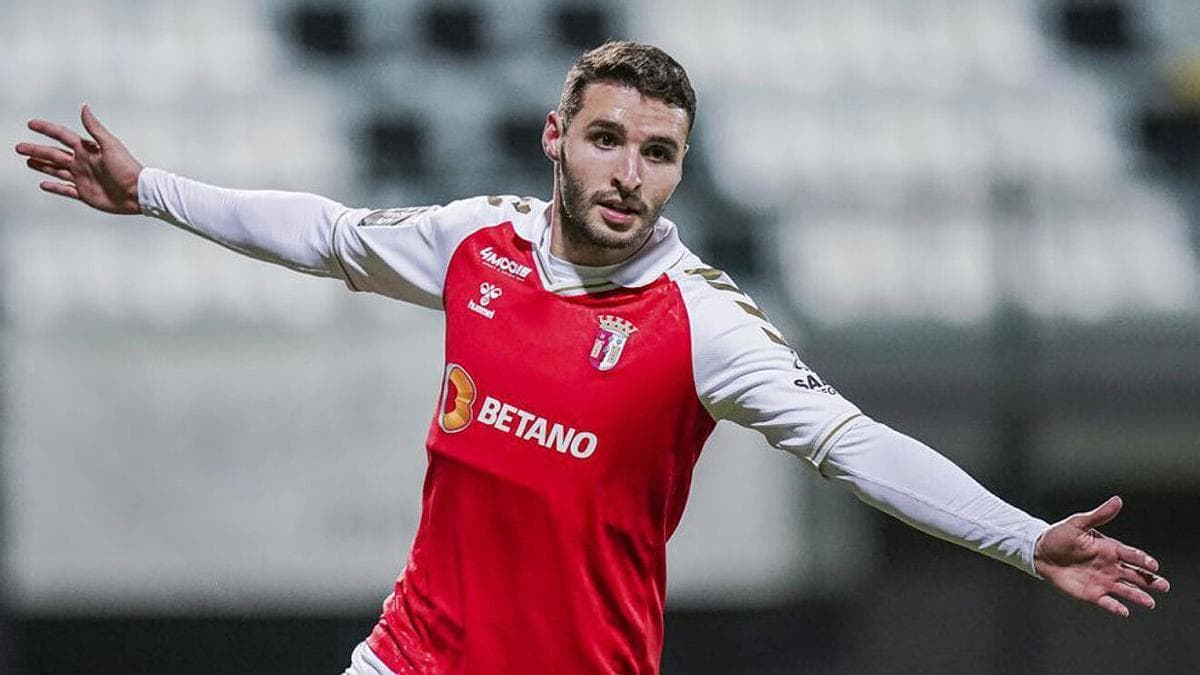 Roma , ofensivë për Abel Ruiz