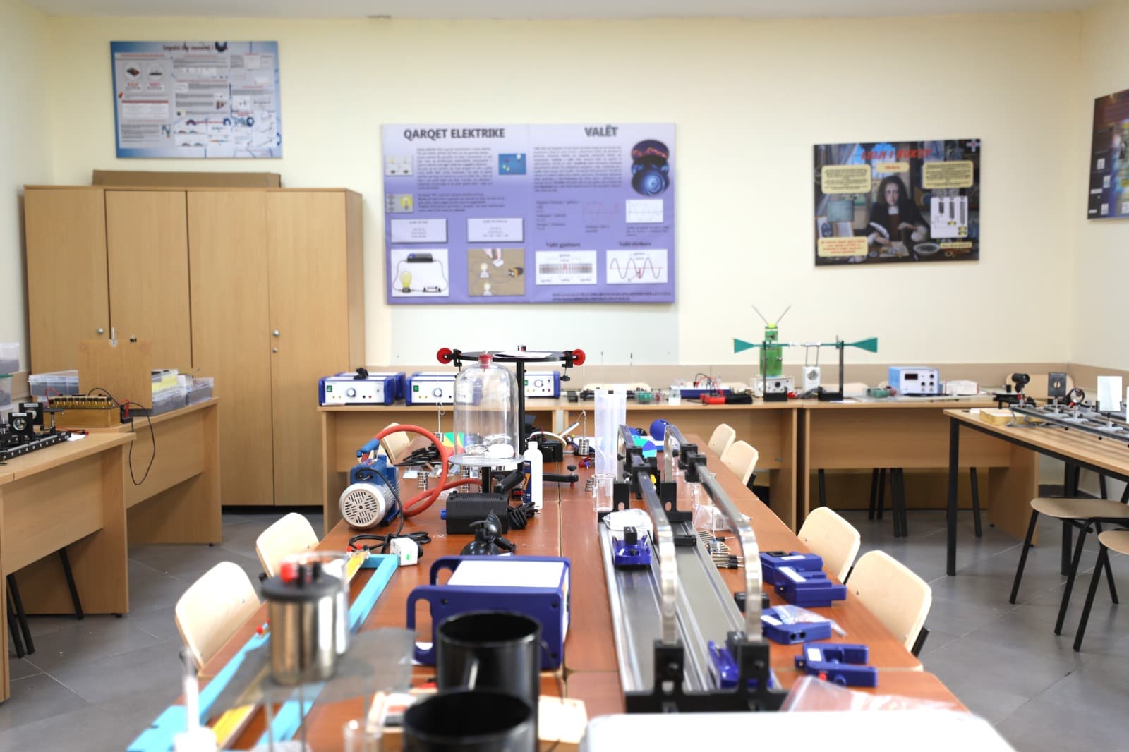 Gjimnazi “Çajupi” pajiset me laboratorë të rinj, Kushi: Kemi nisur përgatitjet për vitin e ri shkollor