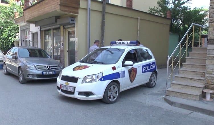 Dhunuan bashkëshortet/ Arrestohet një person në Gjirokastër, procedohet një tjetër